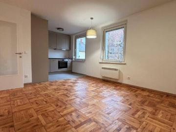 Wohnung zur Miete in 7000 - Büroraum, Balkon