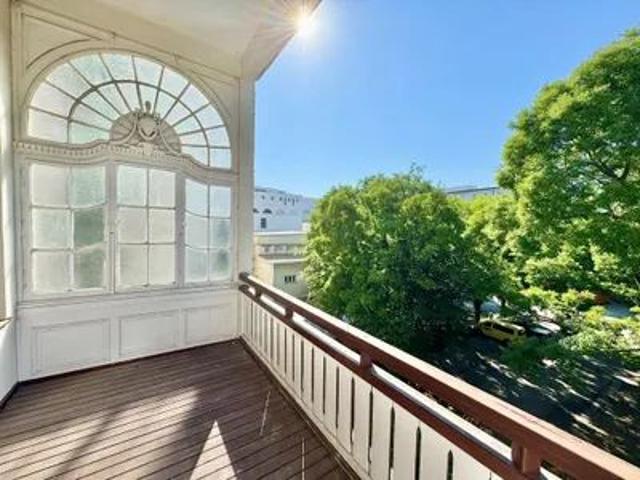 ERSTBEZUG NACH SANIERUNG | TOPLAGE NÄHE THERESIANUM | EXKLUSIVE, KLIMATISIERTE 6 ZIMMER | GARTENSEITIGER BALKON | U BAHN NÄHE