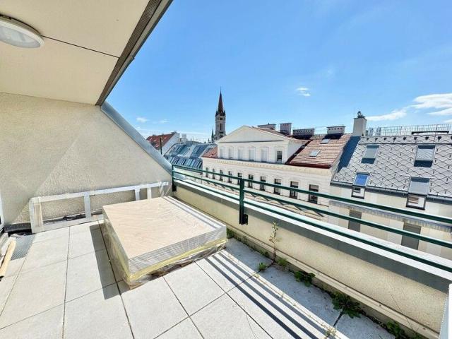 ERSTBEZUG NACH SANIERUNG | TERRASSENTRAUM | KLIMATISIERT | HELLE 3 ZIMMER | TOPLAGE NÄHE LANDSTRASSER HAUPTSTRASSE
