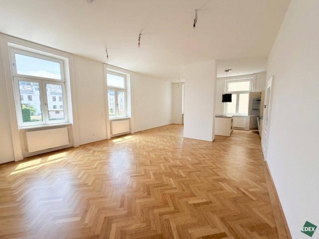 Erstbezug nach Sanierung: Traumhafter 4 Zimmer Altbau mit moderner Ausstattung