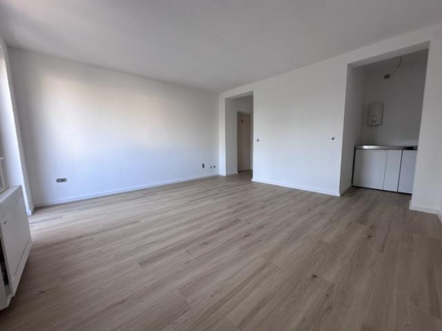 Erstbezug nach Sanierung und Klimaanlage: 1 Zimmer Apartment mit Balkon und Küche in der Bremer Neustadt