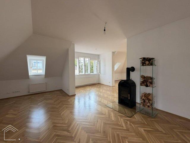 Erstbezug nach stilvoller Sanierung Altbauwohnung in wunderschöner Stilvilla ein Zuhause für gehobene Ansprüche!