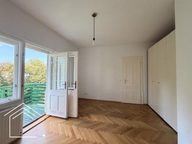 Erstbezug nach stilvoller Sanierung Altbauwohnung in wunderschöner Stilvilla ein Zuhause für gehobene Ansprüche!