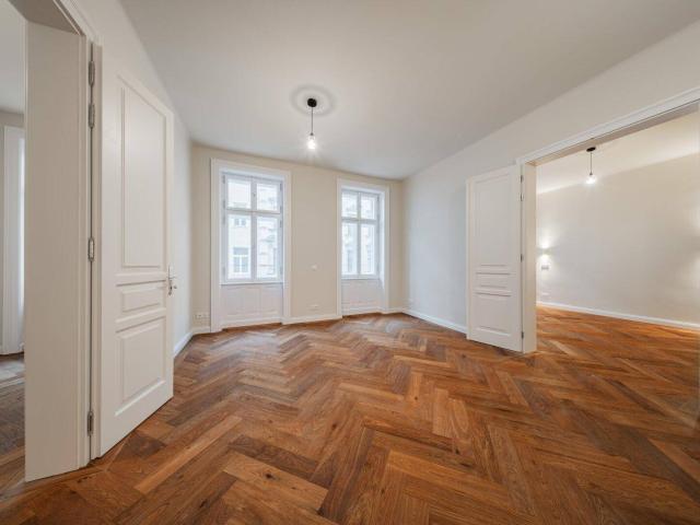 Erstbezug nächst Alser Straße und AKH! Sehr schöne Ausstattung! 2 Bäder und 2 WC!
