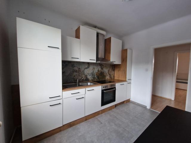 Erstbezug Neu sanierte Wohnung 4 Zimmer neue Küche vollausgestattet mit Essplatz und großem Balkon