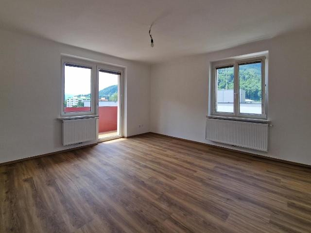 Erstbezug Neu sanierte Wohnung 4 Zimmer neue Küche vollausgestattet mit Essplatz und großem Balkon