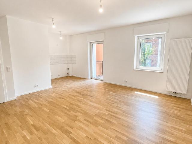 Erstbezug: neu sanierte 3 Zimmer Wohnung mit Balkon