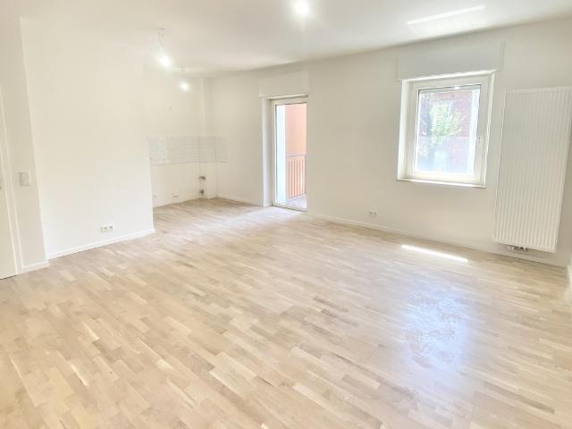 Erstbezug: neu sanierte 3 Zimmer Wohnung mit Balkon