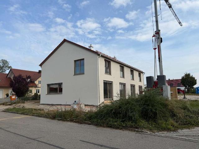 Erstbezug: Neubau Doppelhaushälfte A+ mit Keller und Carport