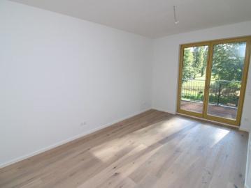 Erstbezug: Neubau im Zentrum mit Balkon, Fußbodenheizung und Parkett!