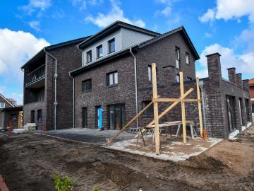 Erstbezug Neubauwohnung mit Einbauküche, Balkon und PKW Stellplatz in Altenoythe