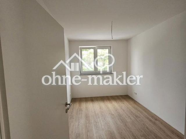 Erstbezug Neubauwohnung mit zusätzlichem Stauraum im Spitzboden