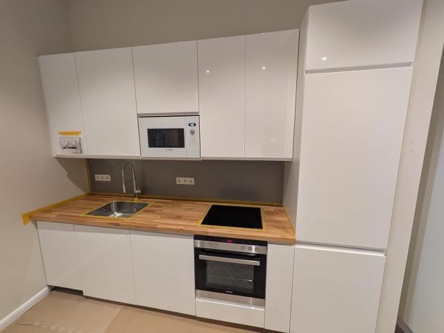 Erstbezug! Neue 2,5 Zi Wohnung in Toplage von Rüdesheim mit Einbauküche & Terrasse