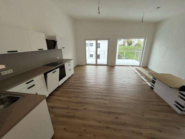 Erstbezug: Neue 3 Zimmer Wohnung mit gehobener Ausstattung, Balkon, Keller und Stellplatz