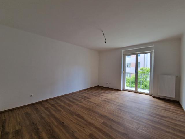 Erstbezug Neue Wohnung im 1. Stock 3 Zimmer neue Küche mit Essplatz und einem Balkon