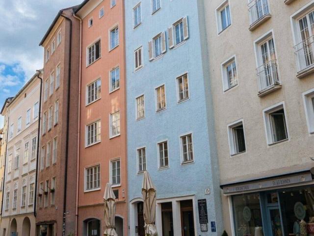 Erstbezug! Neurenovierte 2,5 Zimmer Wohnung mit Balkon im historischen Kaiviertel