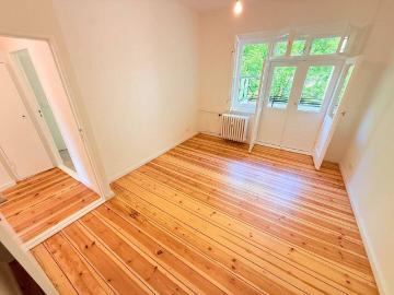 ERSTBEZUG* Sonnige, kernsanierte Balkon Whg in Zehlendorf!