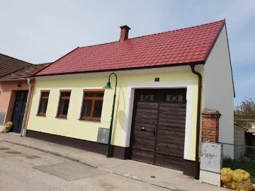 Haus zum Verkauf in 2601 - Garten, Parkplatz