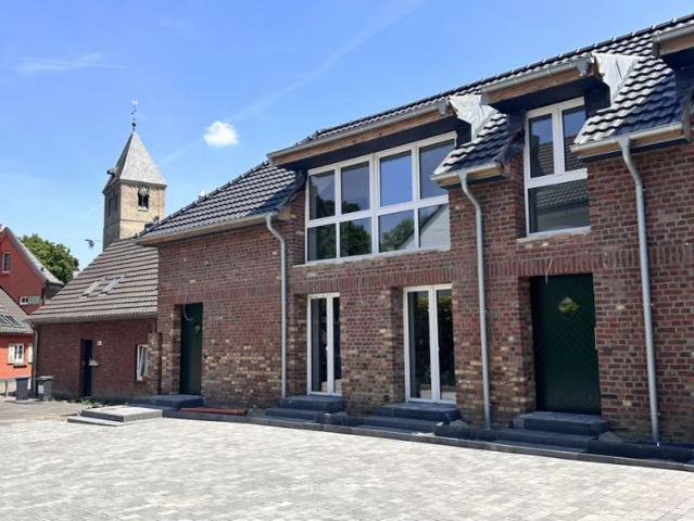 Erstbezug! Stilvolle Maisonettewohnung mit eigenem Eingang in ländlicher Idylle!