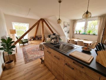 Erstbezug: Stilvolle Dachgeschosswohnung in idyllischer Lage!