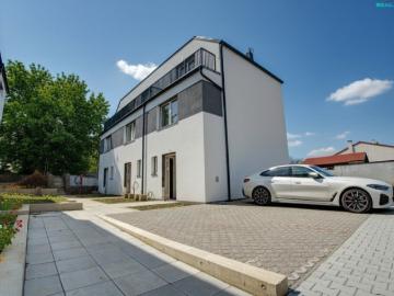 Erstbezug! Stilvolle Reihenhäuser mit Terrasse, Garten und Zwei Stellplätze