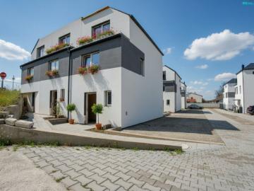 Erstbezug! Stilvolle Reihenhäuser mit Terrasse, Garten und Zwei Stellplätze