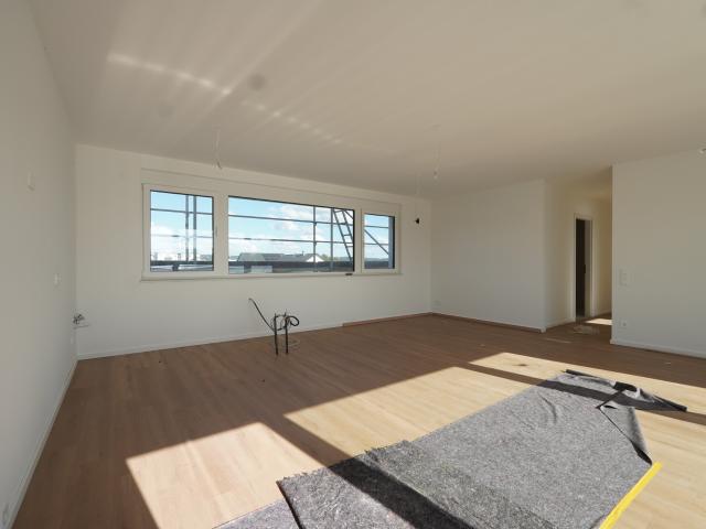 Erstbezug: Stilvolles 3 Zimmer Penthouse mit Einbauküche und Dachterrasse in Altenmünster