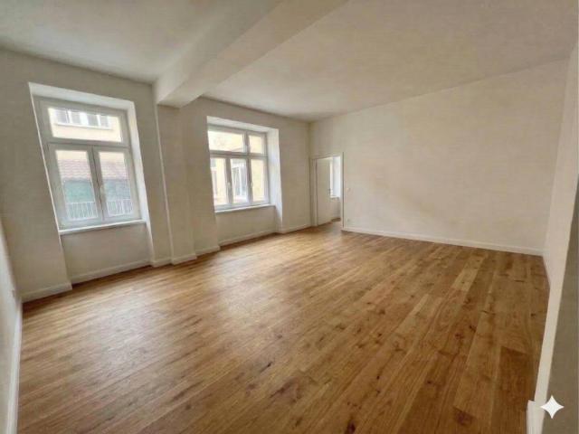 Erstbezug pur: Sanierte 2 Zimmer Wohnung mit genehmigtem Balkon nahe Messe Wien
