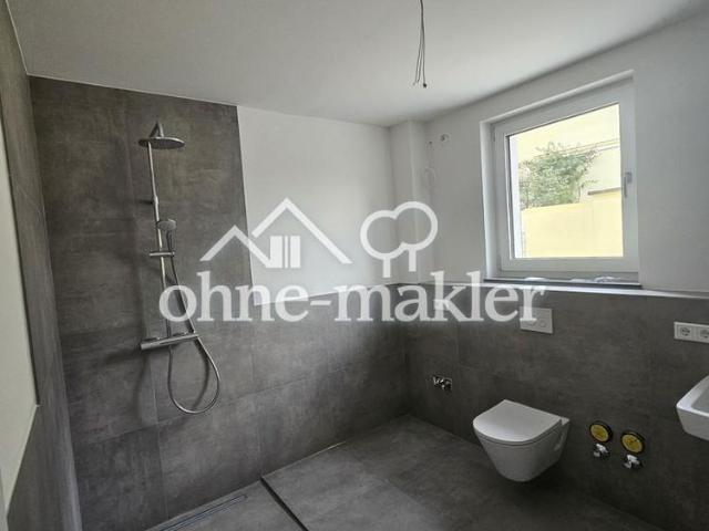 Erstbezug Reihenhaus im neuen 8 Familienhaus nach KFW 40 Standard