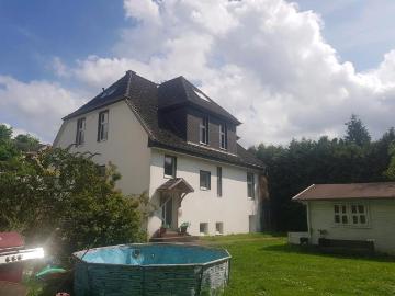 Erstbezug: Renovierte Wohnung mit Garten Zweifamilienhaus