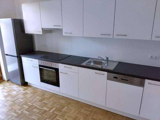 Erstbezug: Ruhiger 2 ZIMMER NEUBAU + Süd Balkon + extra Küche neu + neue Sanitäranlagen + Lift + TG!