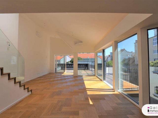 Erstbezug Wunderschöne Dachgeschosswohnung modernste Technik auf höchstem Niveau Garage im Haus