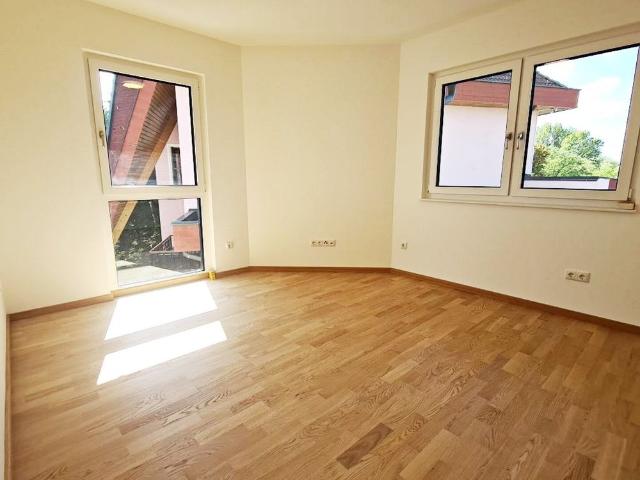 ERSTBEZUG, TOPGELEGENHEIT, traumhaftes Einfamilienhaus mit Terrasse und Garten, 4 Zimmer, Wohnküche, Wannenbad, Klimaanlagen, Ruhelage
