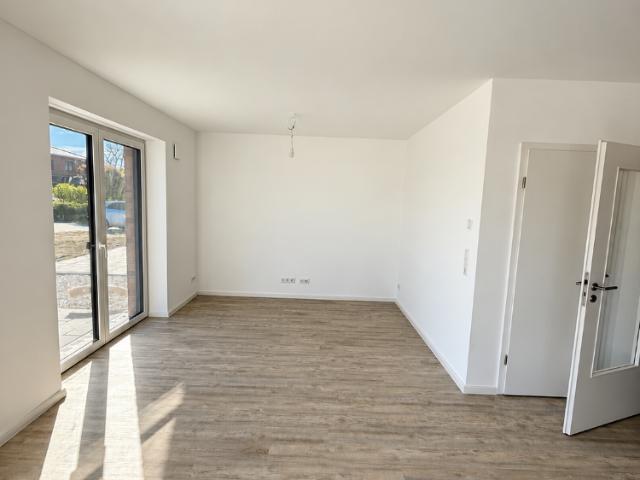 Erstbezug zum 01.12.2026 – Moderne Doppelhaushälfte mit Garten, Carport & Stellplatz