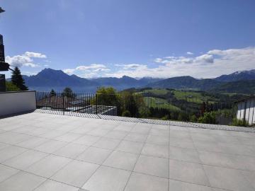 Erstbezugs Maisonette am Gmundnerberg: Perfekte See Bergpanorama Lage mit 74m² Terrasse