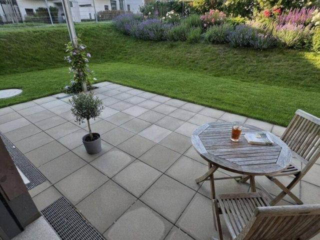 Erstbezugs 2 Zimmer Wohnung mit Gartenanteil, 2 Tiefgaragenplätze zusätzlich erwerbbar
