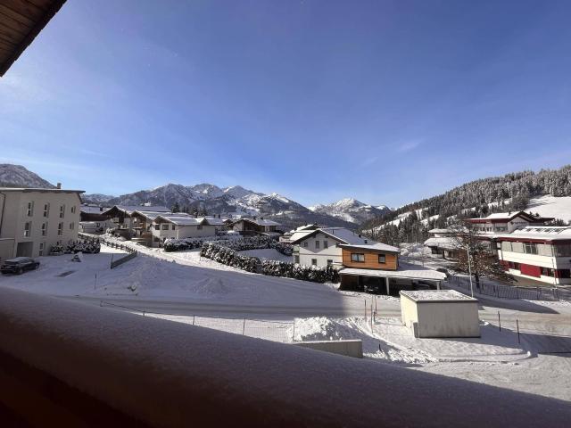 Erstbezugswohnung in sonniger Lage mit Bergblick 06618
