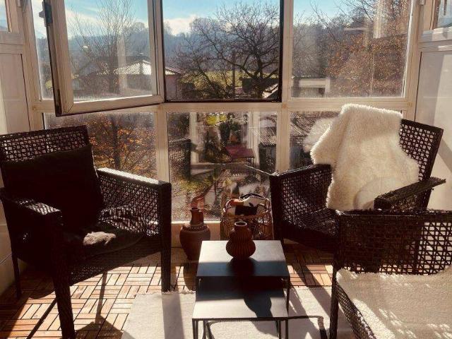 Erstklassige 3 Zimmer Wohnung mit Wintergarten in Attnang Puchheim! Privater Parkplatz und Keller vorhanden!