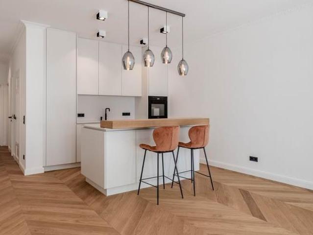 Erstklassige 3 Zimmer Whg. mit exklusiver Ausstattung & 2 Balkonen