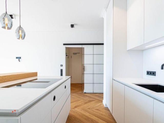 Erstklassige 3 Zimmer Whg. mit exklusiver Ausstattung & 2 Balkonen