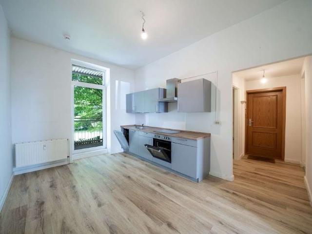 Erstklassige 2 Zimmer Altbauwohnung mit grünem Südbalkon. PROVISIONSFREI!