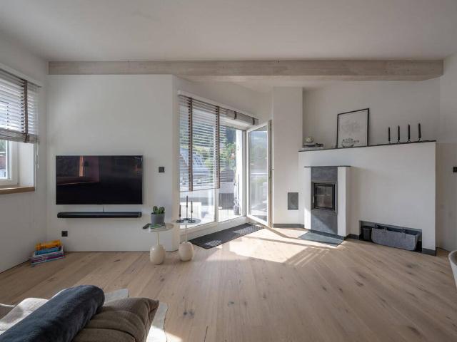 Erstklassige 4 Zimmer Wohnung mit Terrasse!