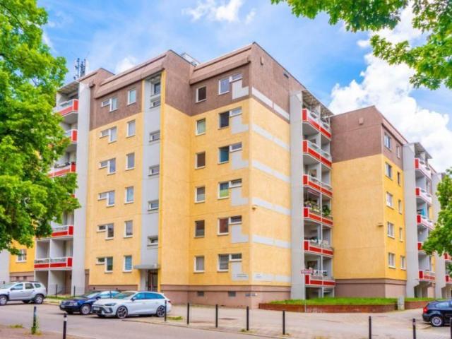 Erstklassige 4 R Wohnung in Sonnenberg Süd mit Balkon und XXL Wohnbereich frei!