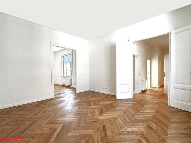 ERSTKLASSIGE ALTBAUWOHNUNG RENOVIERTER TOPZTUSTAND 4. LIFTSTOCK RUHIGE INNENHOFLAGE