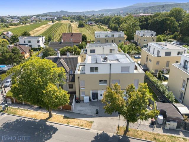 ERSTKLASSIGE DOPPELHAUSHÄLFTE MIT POOL, PV ANLAGE UND DACHTERRASSE IN BRUNN AM GEBIRGE ZU KAUFEN!