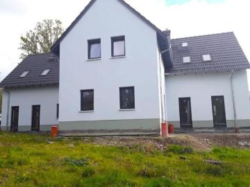 Erstklassige neue Doppelhaushälfte Niedrigenergiehaus m. gr. Terrasse, Carport und Gartenanteil