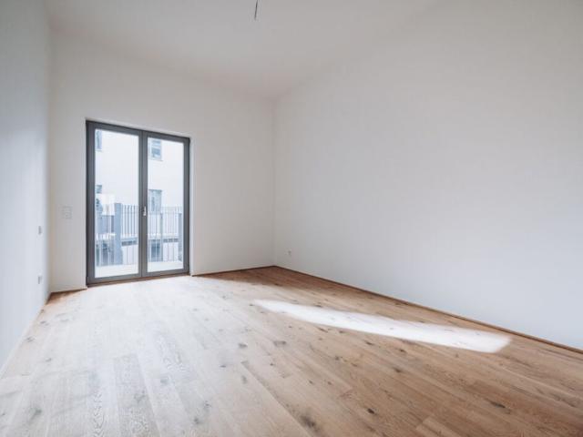 Erstklassiger Erstbezug: Stilvolle 4 Zimmer Wohnung mit Einbauküche