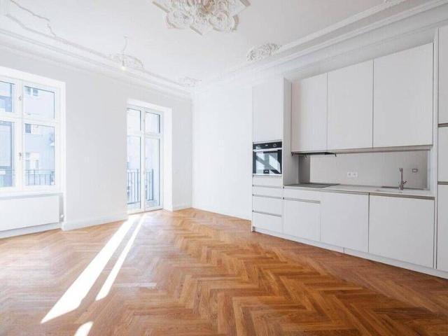 Erstklassiges Gründerzeit Apartment mit luxuriöser Ausstattung und Süd Balkon
