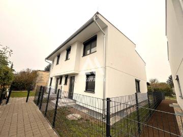 Erstklassiges Wohnen im Erstbezug – Stilvolles Einfamilienhaus in Essling