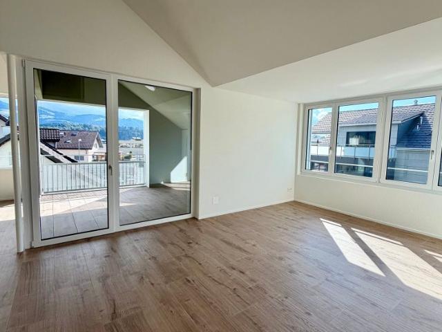 Erstvermietung 4.5 Zimmer Attika/Dachwohnung mit Galerie und gedeckter Loggia